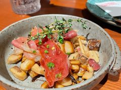 橄榄油炒杂菌配温泉蛋-CRAZYONES西班牙海鲜饭(上海美罗城店)