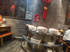 -沪小二炭火蛙锅(淮海中路美食不夜城店)