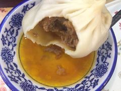 蟹黄汤包-苏亦铭馄饨店(凤凰西街店)