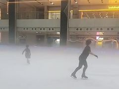 -冰堡国际溜冰场(观澜湖新城MHMALL店)