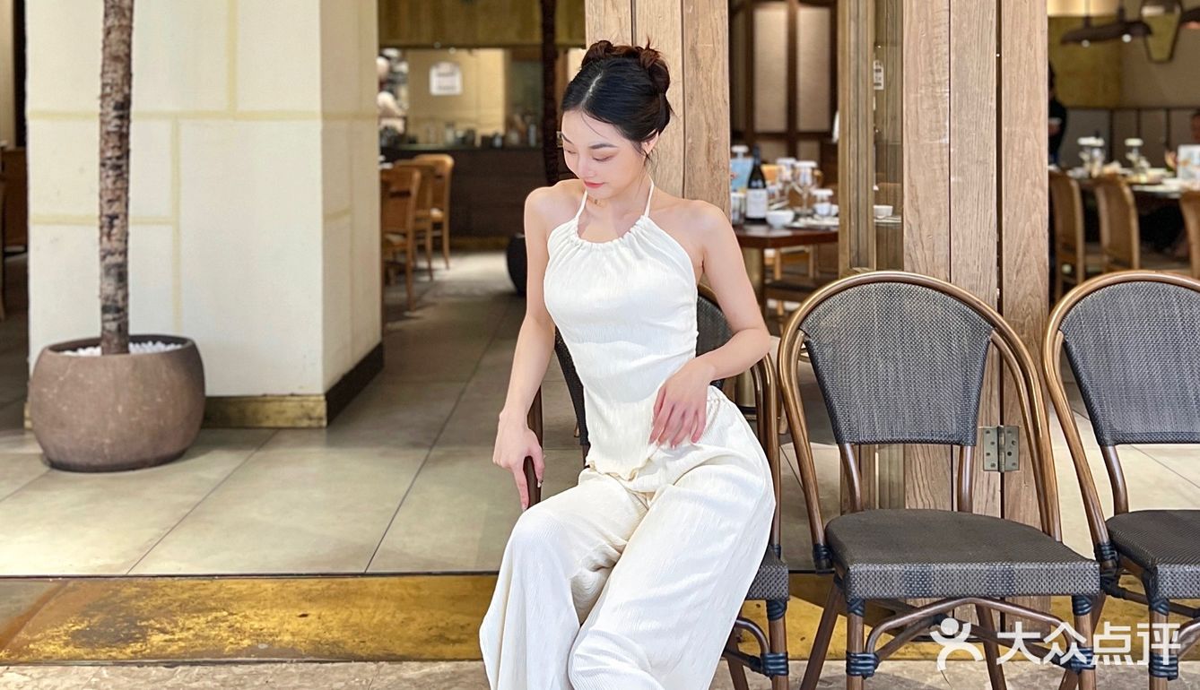 天啦噜！吃了个泰餐 拍了组绝美写真⁉️