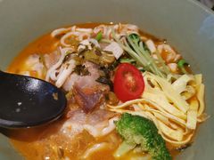 黄金脆皮猪五花面-陳八两面家(滨江天街店)