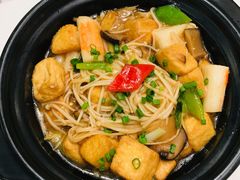 金针菇海鲜豆腐煲-曼玉餐厅(中原万达店)