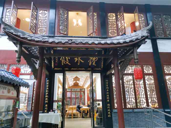 钟水饺(人民公园总店)-"龙抄手和钟水饺现在应该是一家公司在运营罢.