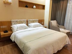 豪华室内温泉泉景大床房-泉眼温泉