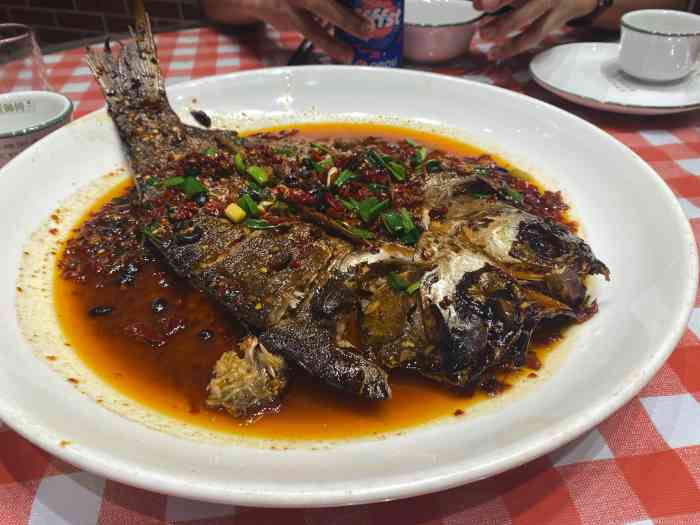 熊师傅腊鲢鱼(庐山路店)-"位置:就在城市风景后门的这条街道上(建业.