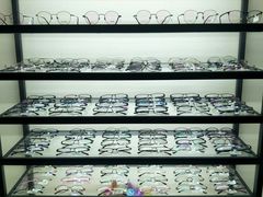 -LOGO眼镜·蔡司品牌折扣店(龙华清湖店)