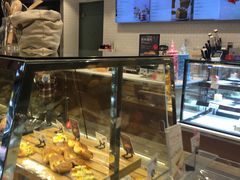面包甜点陈列柜-巴黎贝甜(昆城广场店)