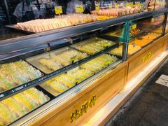 面包甜点陈列柜-鲍师傅糕点(江苏路店)