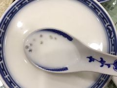 -赵记传承特色牛奶甜品(泉城广场店)