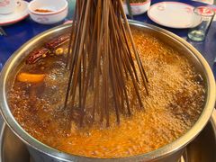 -牛华周记麻辣烫起源店