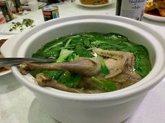 火腿菌菇母鸡汤-梅龙镇酒家(南京西路总店)
