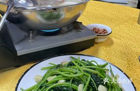 Stir-fried Sweet Potato Leaves with Garlic