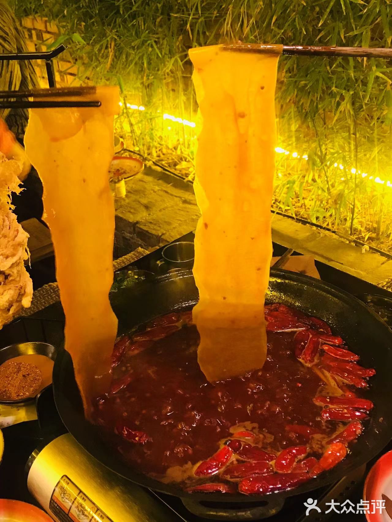 锅底3斤牛油一斤料，满满一大锅，特色菜超多