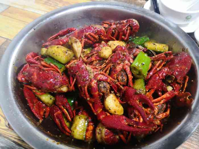 虾霸龙虾馆-"好吃!是老家的招牌小龙虾馆,还好妹妹提前.