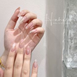 -花岐款式专研健康美甲沙龙