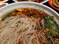 -爆炸头阿姨小四川正宗川味小吃(无任何分店)