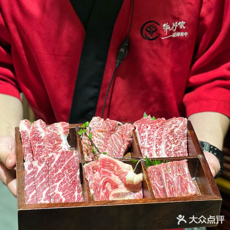 『牛料家炭火烧肉』与食客共庆一周岁,蓝鳍金枪鱼开鱼秀来助兴‼️