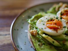 牛油果煮蛋吐司-RAC BAR(安福路店)