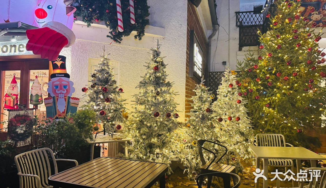 愚园路简直就是上海圣诞天花板