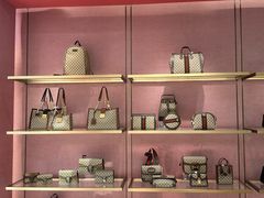 -百年港湾奥特莱斯(香炉礁店)