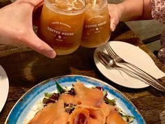 -layback cafe & bar