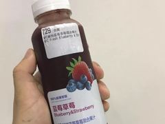 草莓蔓越莓果汁-瑞幸咖啡(时代TIT广场店)