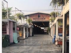 -席娜卡琳火车铁道夜市