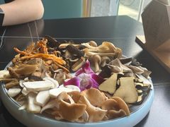 -野菌皇海景野生菌火锅(滨海大道店)