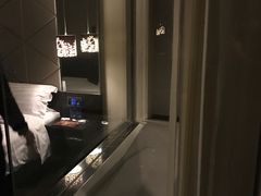 -桔子酒店(上海西藏北路地铁站店)