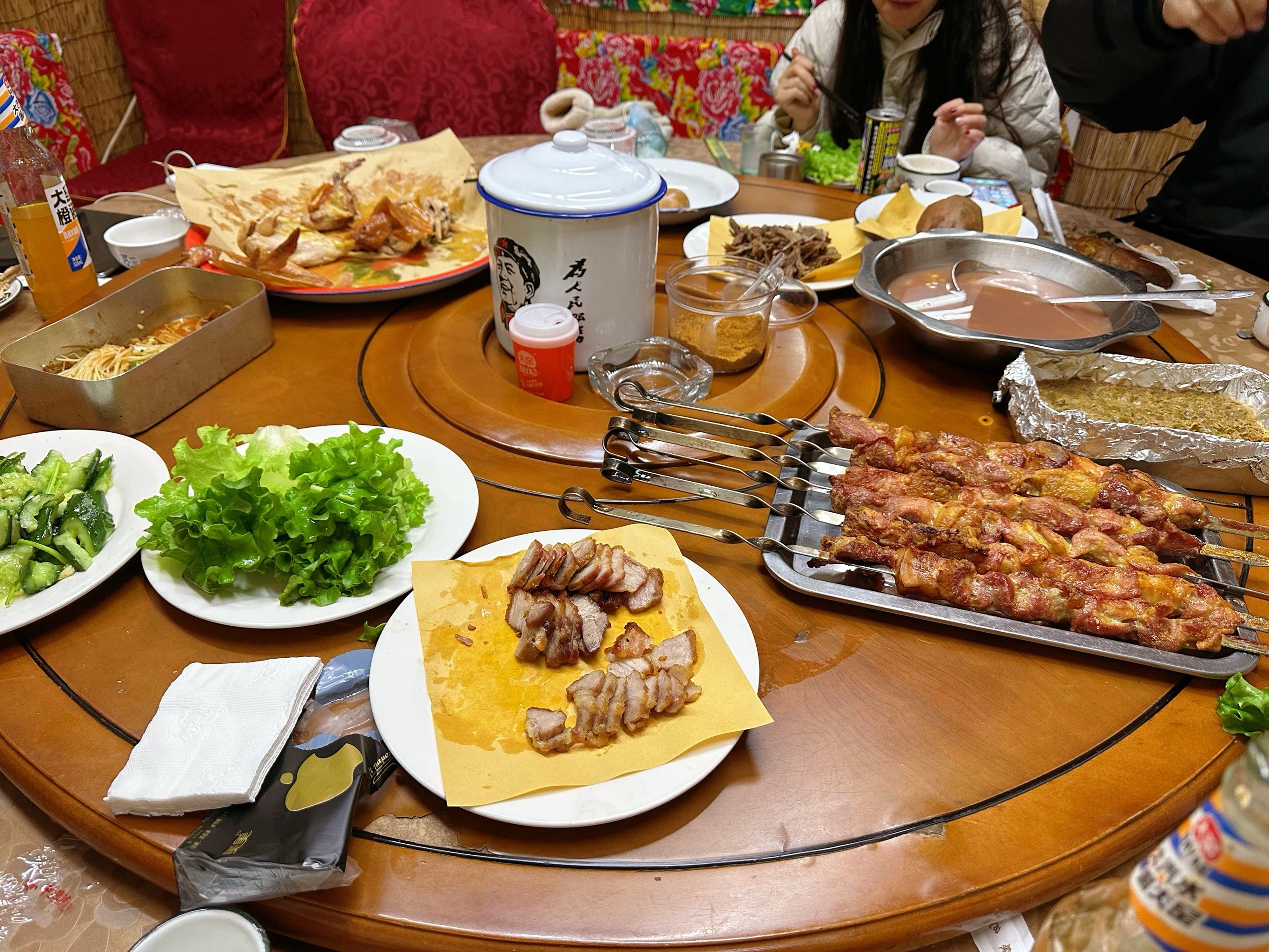 漠河市区的饭店土财主土窑焖烤