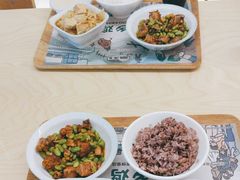-老乡鸡(上海白玉兰广场店)