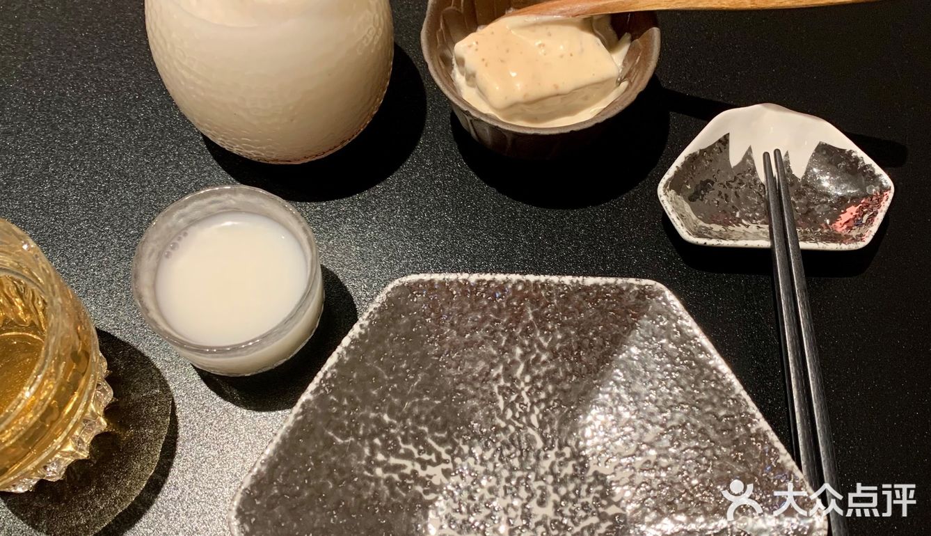想了几天的脑花榴莲鹅肝寿司🍣昨晚上吃到了[调皮]