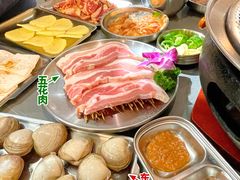 -围炉肉舍•炭烤活鳗•丹东海鲜烤肉(步行街店)