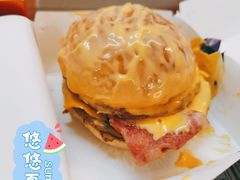 芝士熔岩牛肉汉堡-前进5路汉堡炸鸡(汉街skp店)