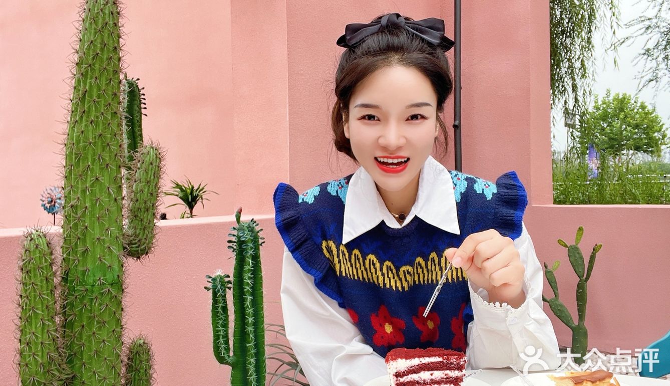 花海旁的咖啡馆