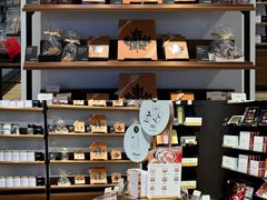 -Laderach 莱德拉(上海环贸iapm店)