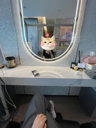 -AKOZO Beauty Salon