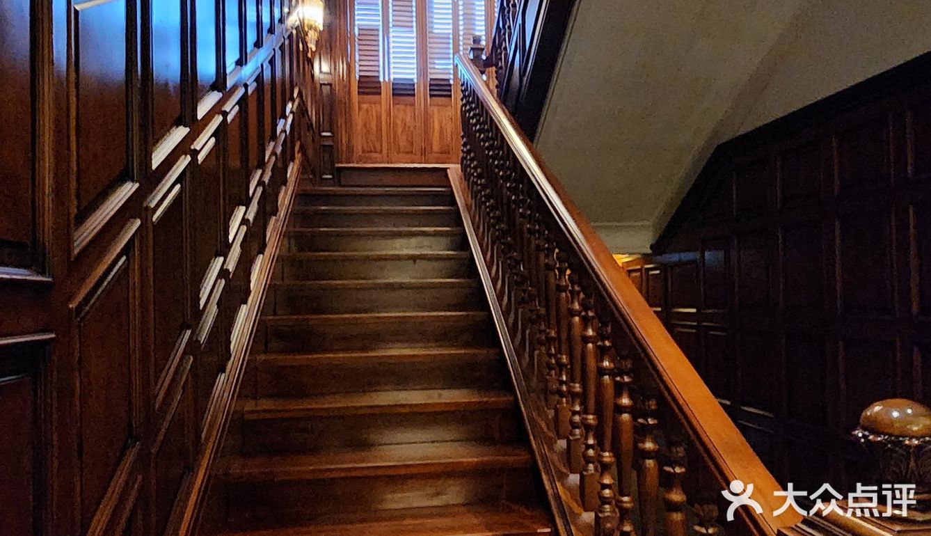 距离网红景点 “武康大楼”很近 忘了在武汉叫什么楼了