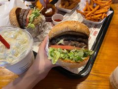 -The Habit Burger Grill 哈比特汉堡(复兴soho店)