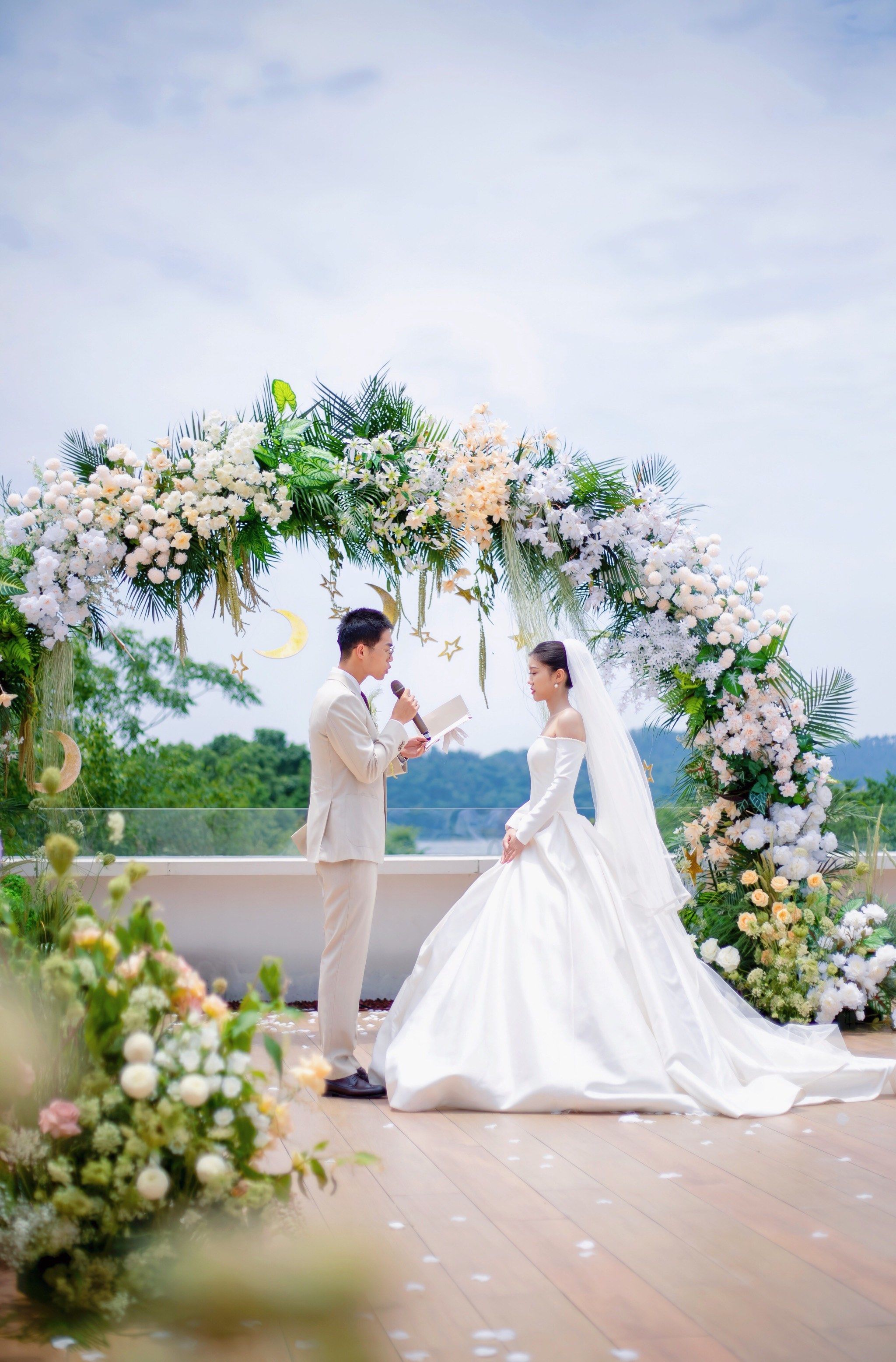 爱的誓言在微风中闪烁 武汉户外露台婚礼