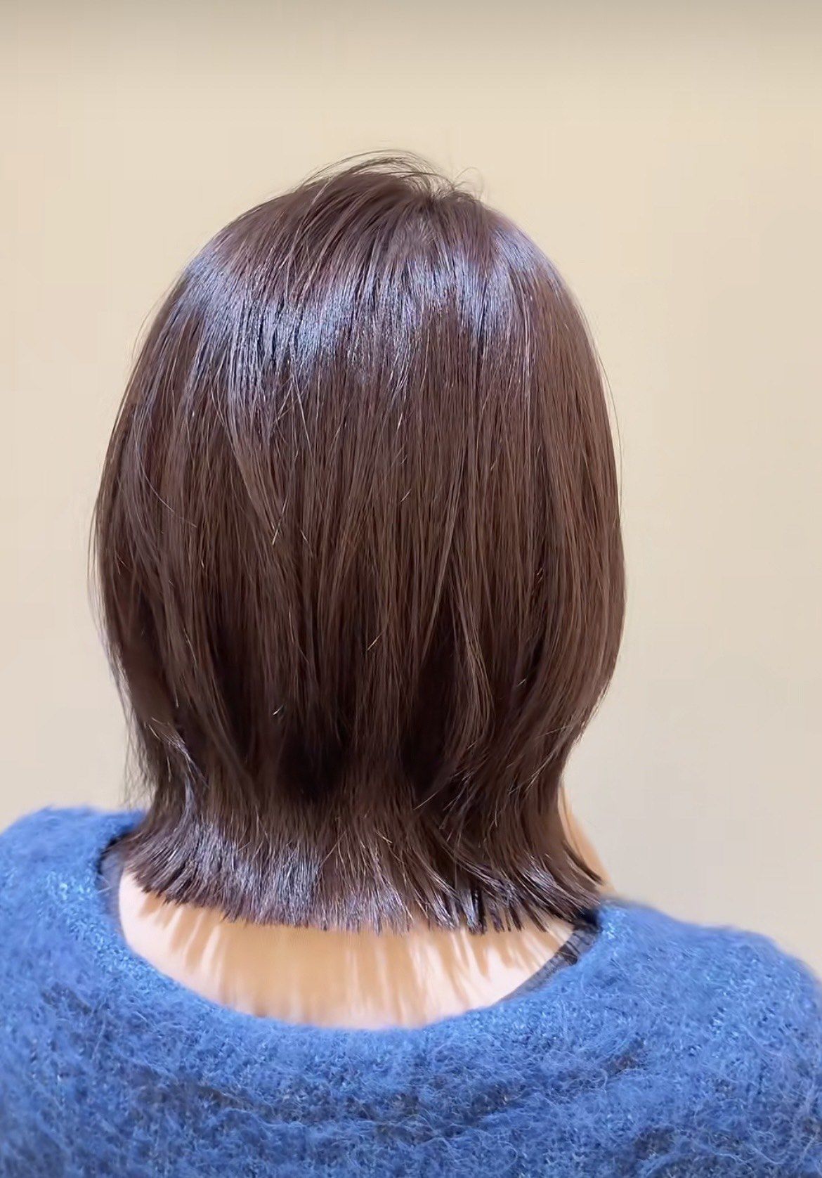 短发留长的尴尬期
发尾反翘带来的俏皮