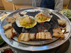 -围炉肉舍•炭烤活鳗•丹东海鲜烤肉(步行街店)