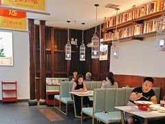 -阿瓦山寨·湘菜现炒·剁椒鱼头王(咸阳总店)