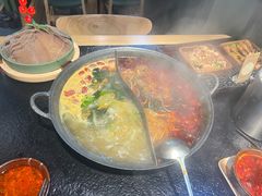-鹿鸣山草本茶香火锅(园西路店)