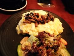 芝士炒蛋配蘑菇吐司-The Daily Fix Cafe
