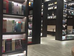 -钟书阁(群光广场店)