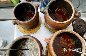 Clay Pot Braised Noodles with Toppings