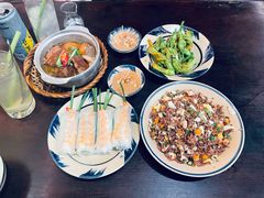 -Cuc Gach Quan Restaurant