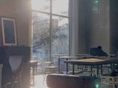 靠窗位-中国油画院咖啡馆